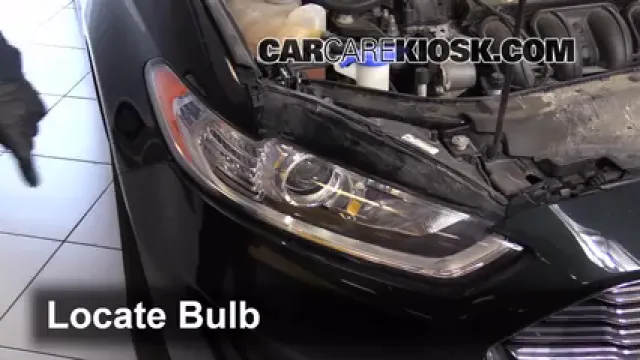 2014 Ford Fusion SE 2.5L 4 Cyl. Éclairage Feu clignotant avant (remplacer l'ampoule)